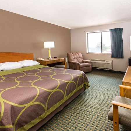 Super 8 By Wyndham St. Charles Ξενοδοχείο Saint Charles Εξωτερικό φωτογραφία