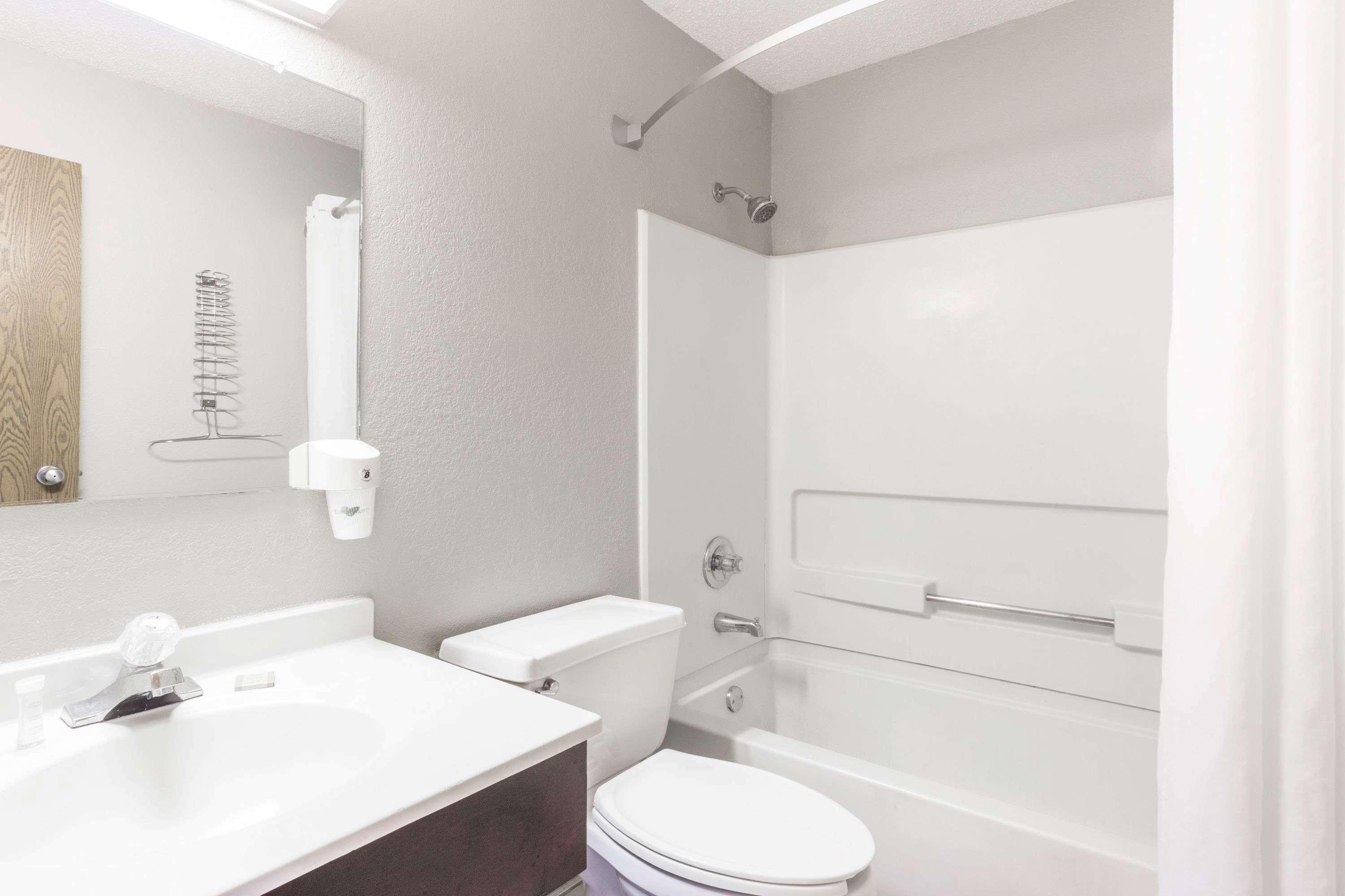 Super 8 By Wyndham St. Charles Ξενοδοχείο Saint Charles Εξωτερικό φωτογραφία