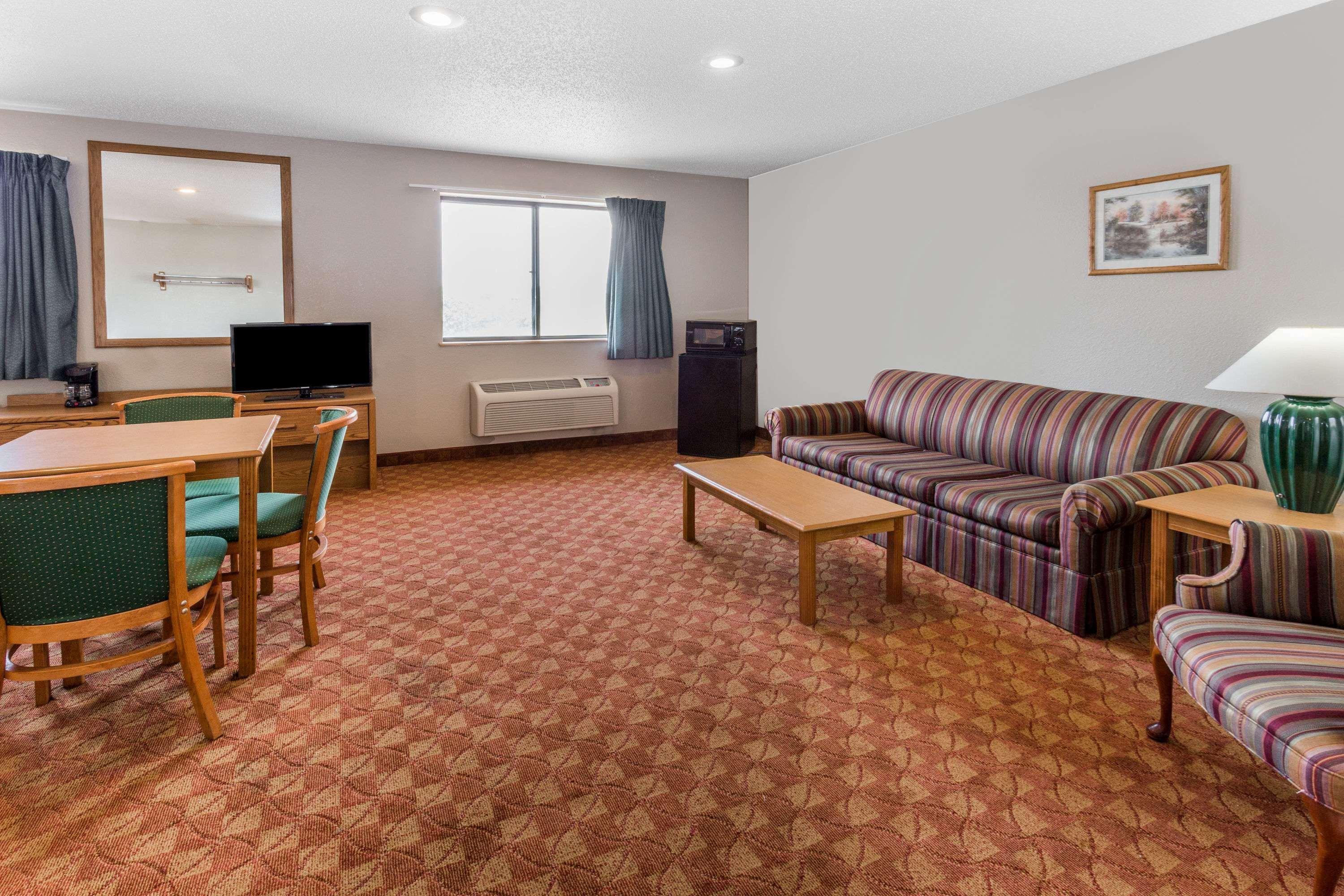 Super 8 By Wyndham St. Charles Ξενοδοχείο Saint Charles Εξωτερικό φωτογραφία