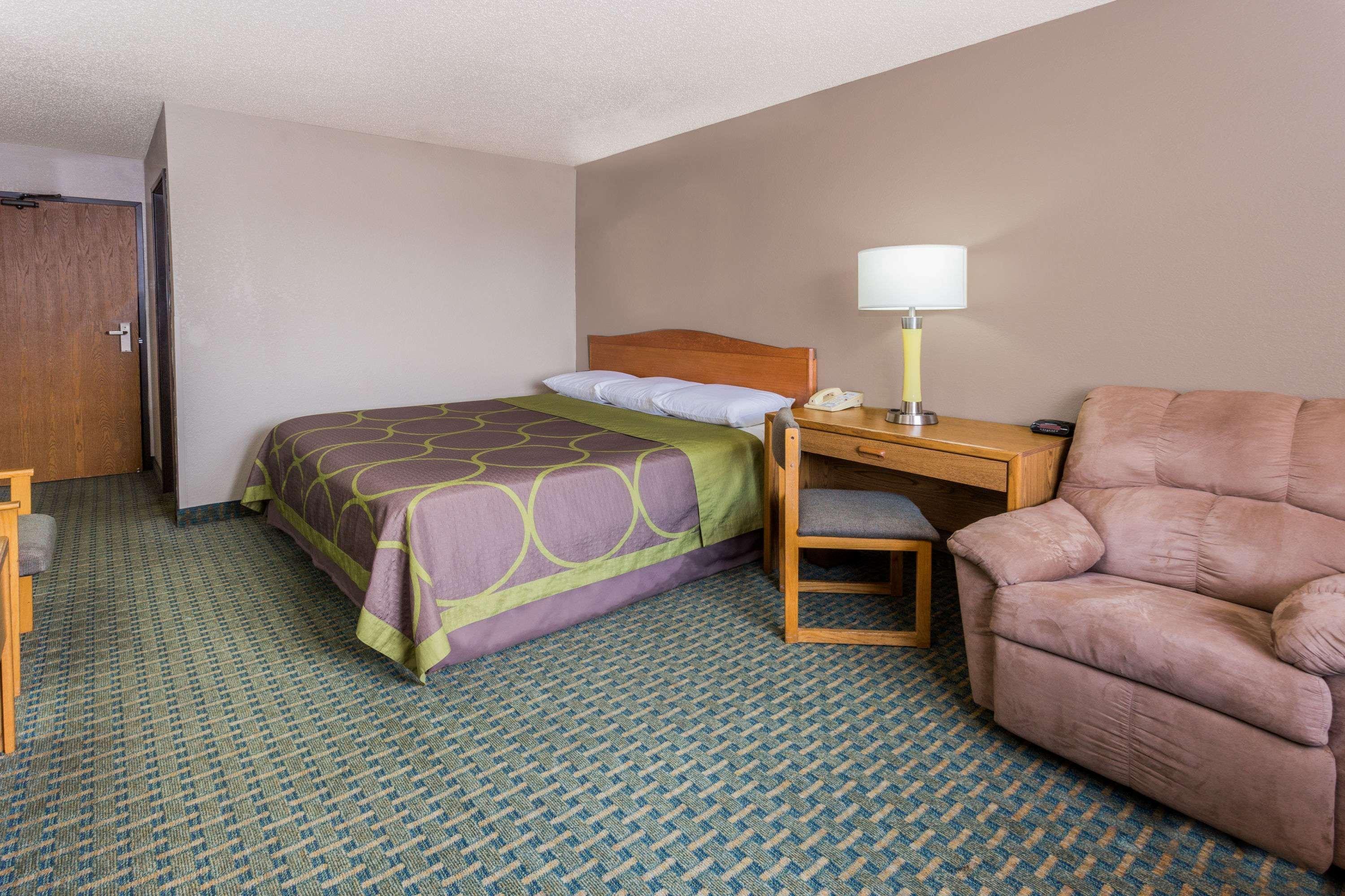 Super 8 By Wyndham St. Charles Ξενοδοχείο Saint Charles Εξωτερικό φωτογραφία