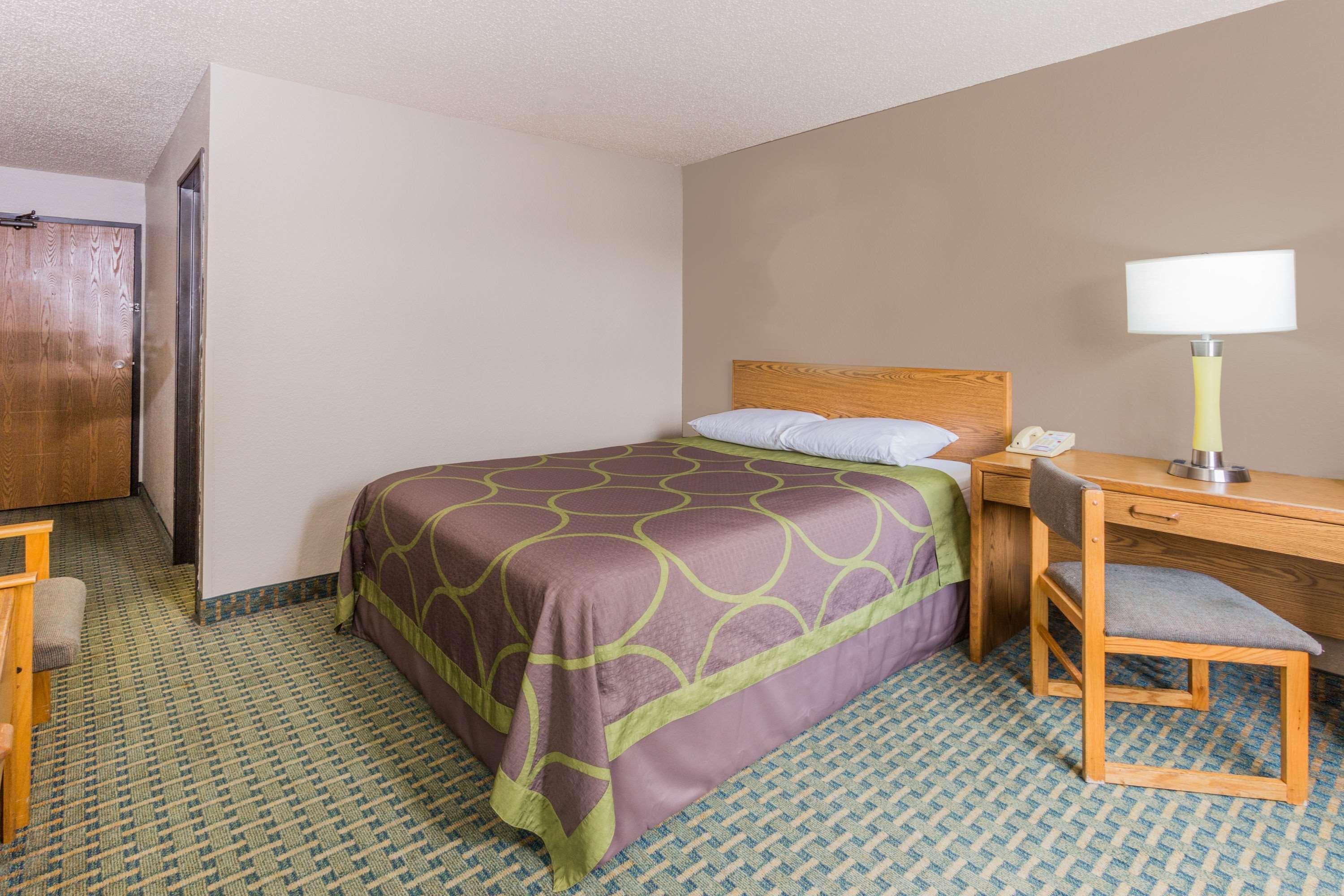 Super 8 By Wyndham St. Charles Ξενοδοχείο Saint Charles Εξωτερικό φωτογραφία