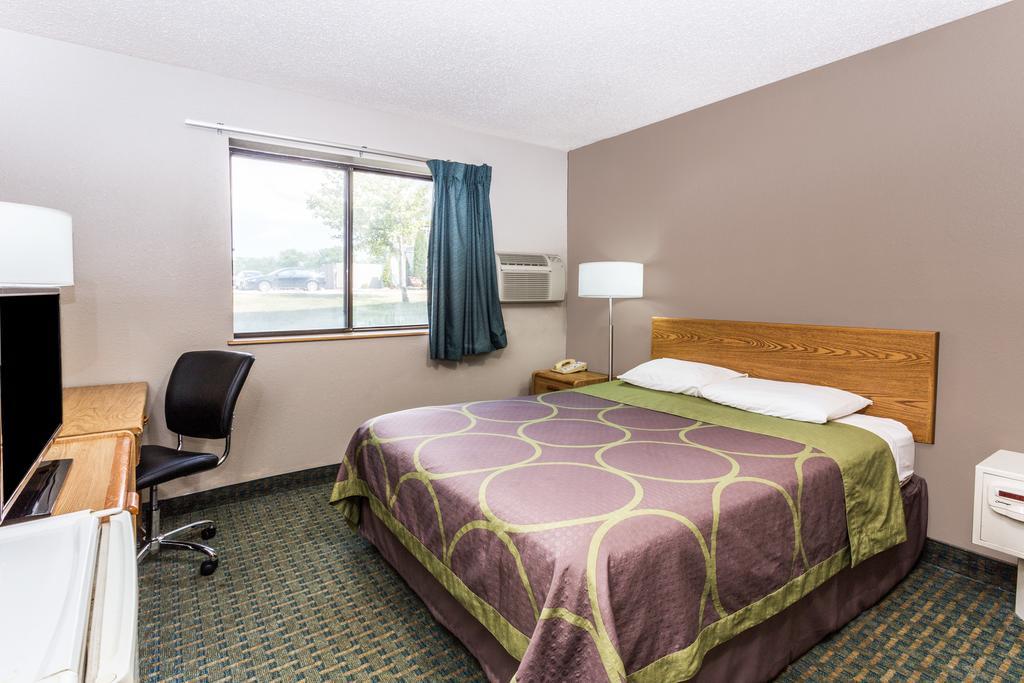 Super 8 By Wyndham St. Charles Ξενοδοχείο Saint Charles Εξωτερικό φωτογραφία