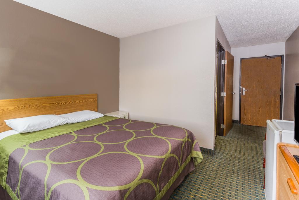 Super 8 By Wyndham St. Charles Ξενοδοχείο Saint Charles Εξωτερικό φωτογραφία