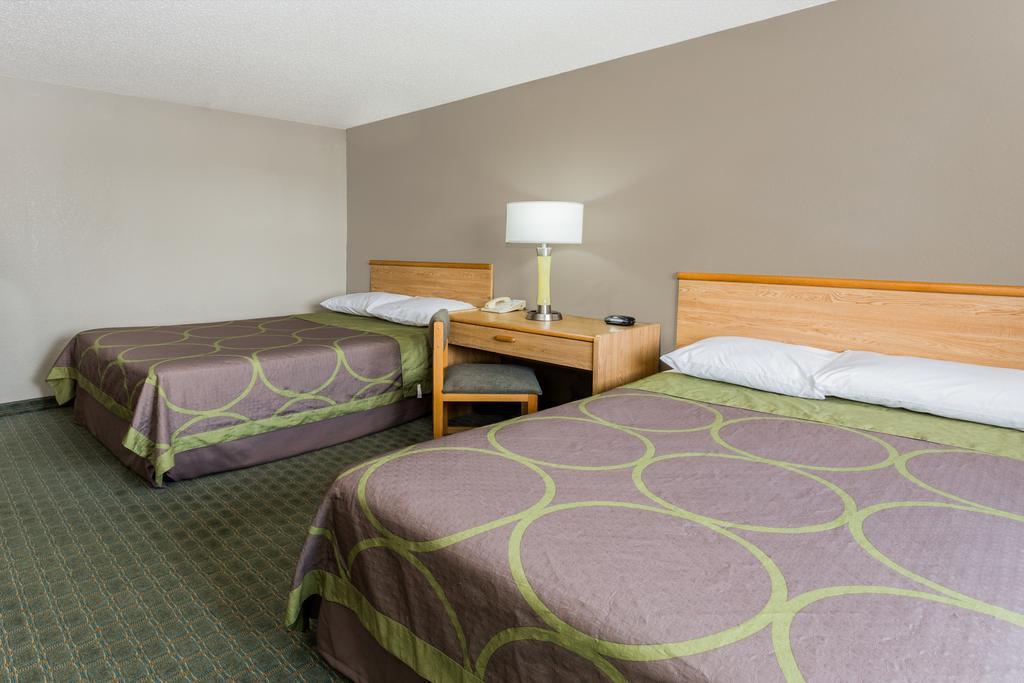Super 8 By Wyndham St. Charles Ξενοδοχείο Saint Charles Εξωτερικό φωτογραφία