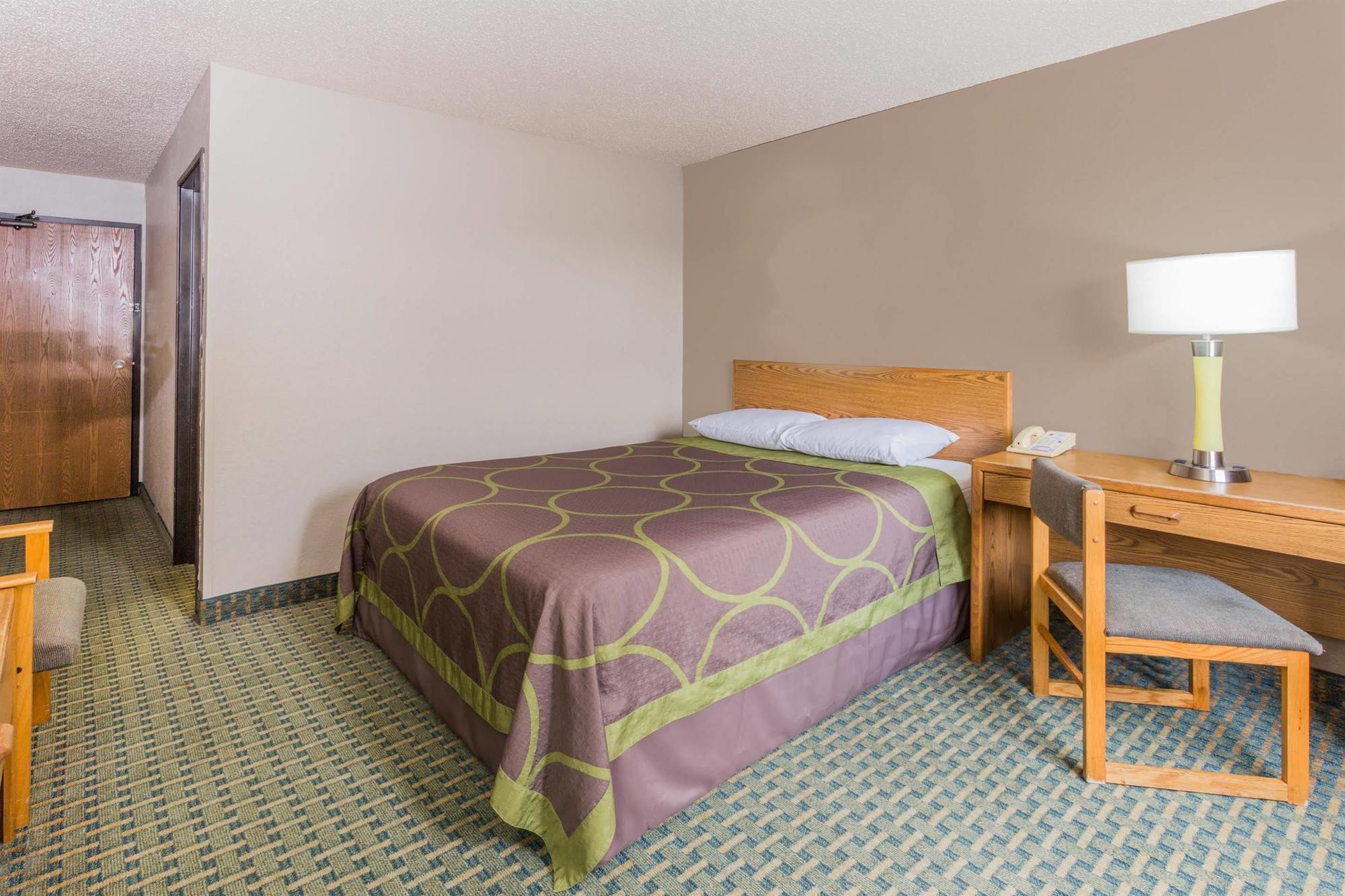 Super 8 By Wyndham St. Charles Ξενοδοχείο Saint Charles Εξωτερικό φωτογραφία
