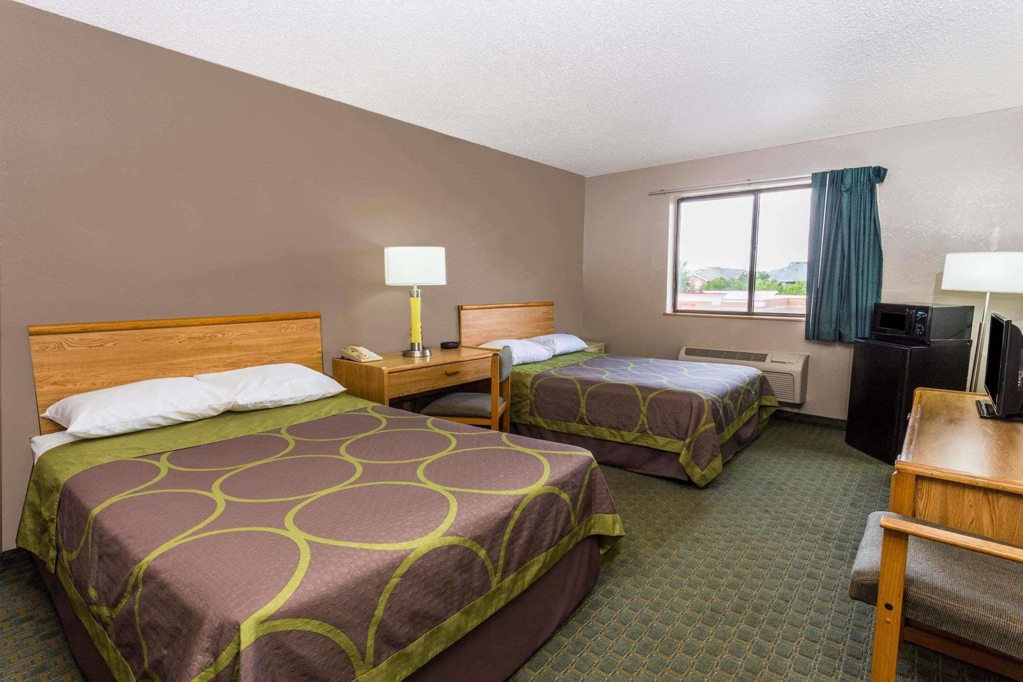 Super 8 By Wyndham St. Charles Ξενοδοχείο Saint Charles Εξωτερικό φωτογραφία